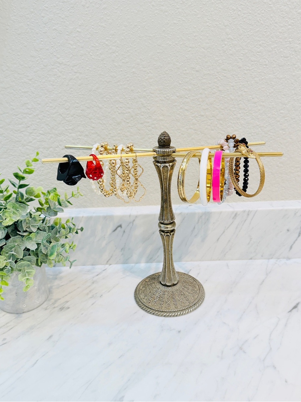 Vintage Hollywood Regency Gold Vanity Stand – Jewelry Holder / Fingertip Towel